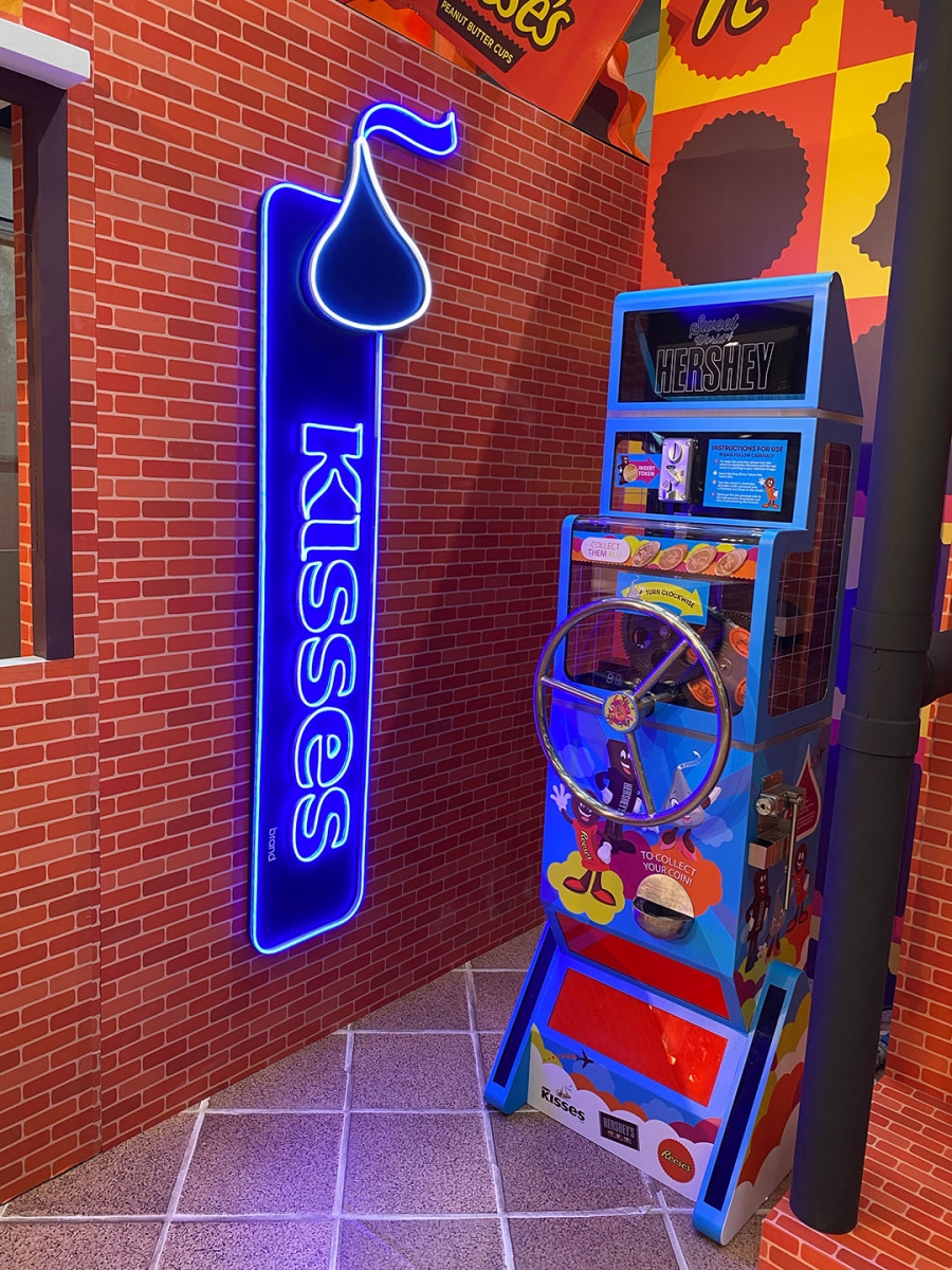 Hershey's penny machine at Changi Airport