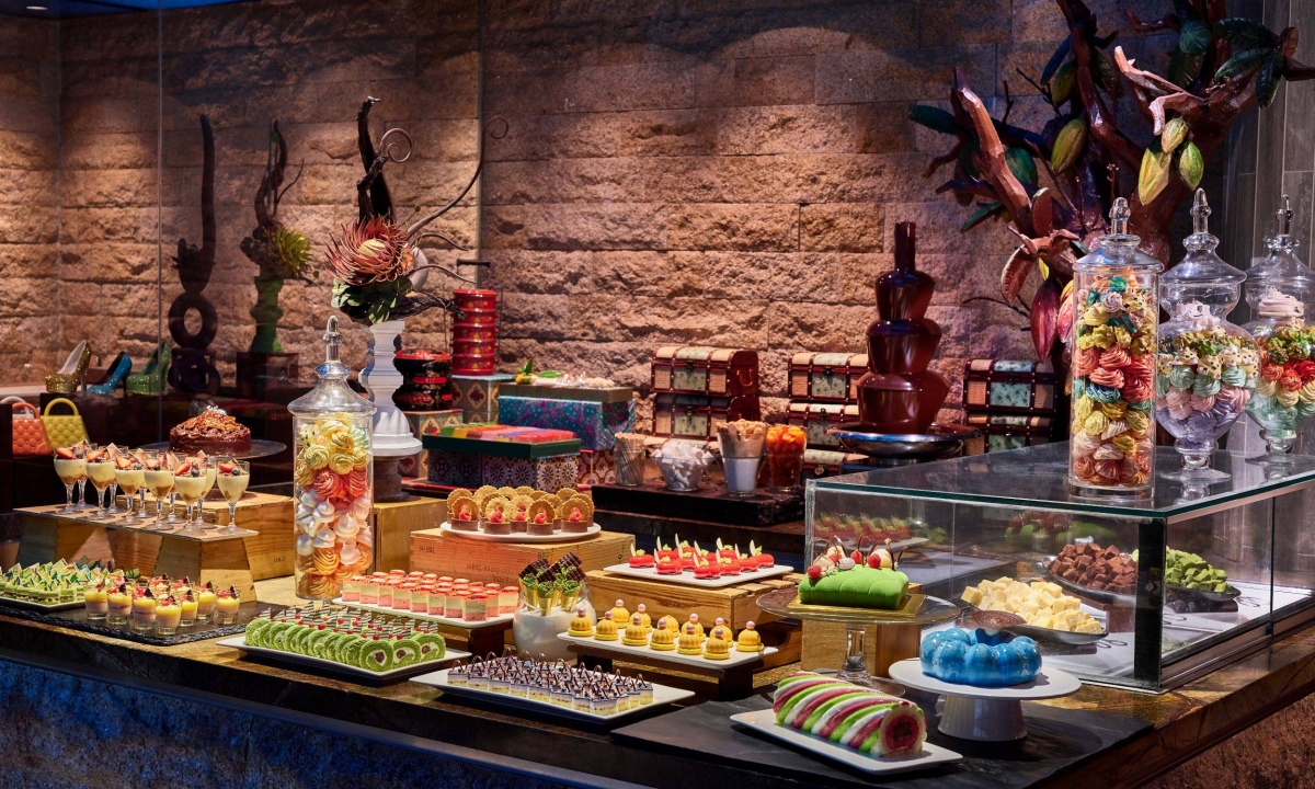 Pan Pacific Edge restaurant dessert counter