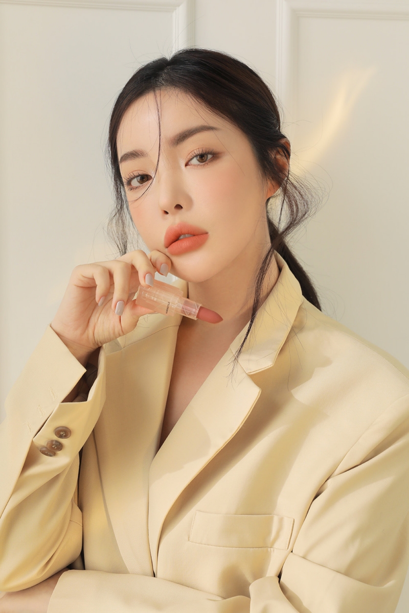 3CE lipstick in Soft Mellow