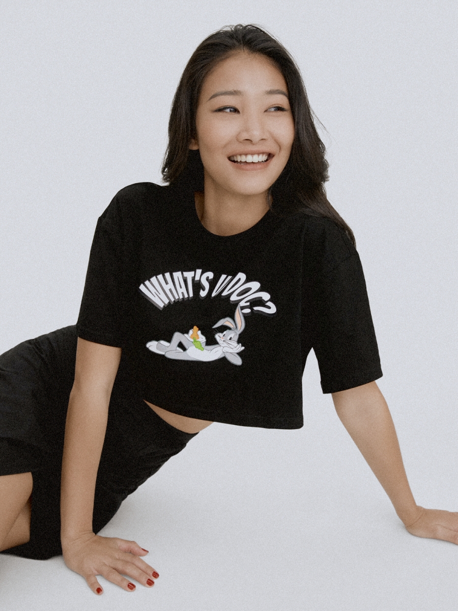 Looney Tunes What's Up Doc Graphic Tee - Black close up