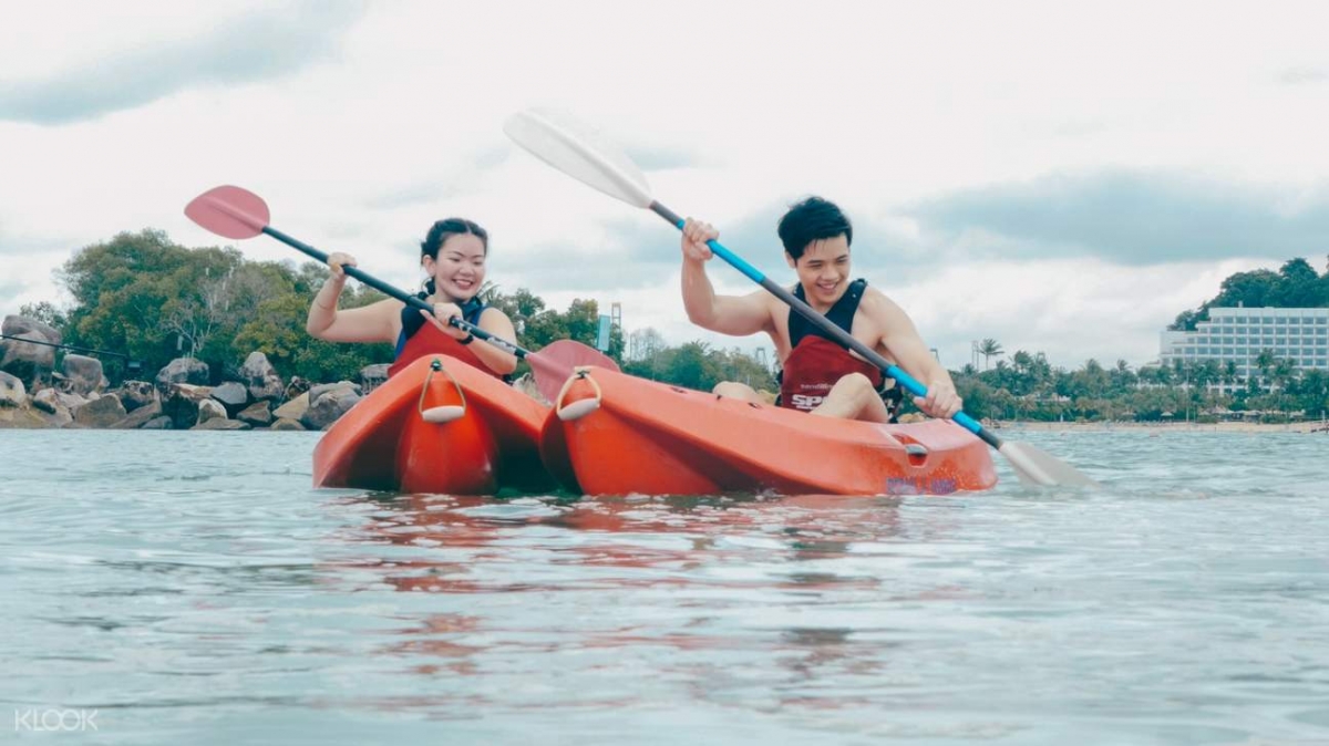 Ola Beach Club kayaking