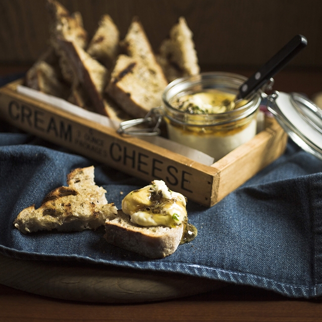 Cook & Brew cheese with bread
