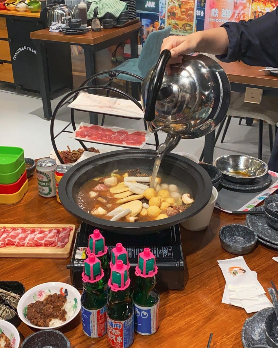 Pouring broth into hotpot at Feima Stone Hotpot