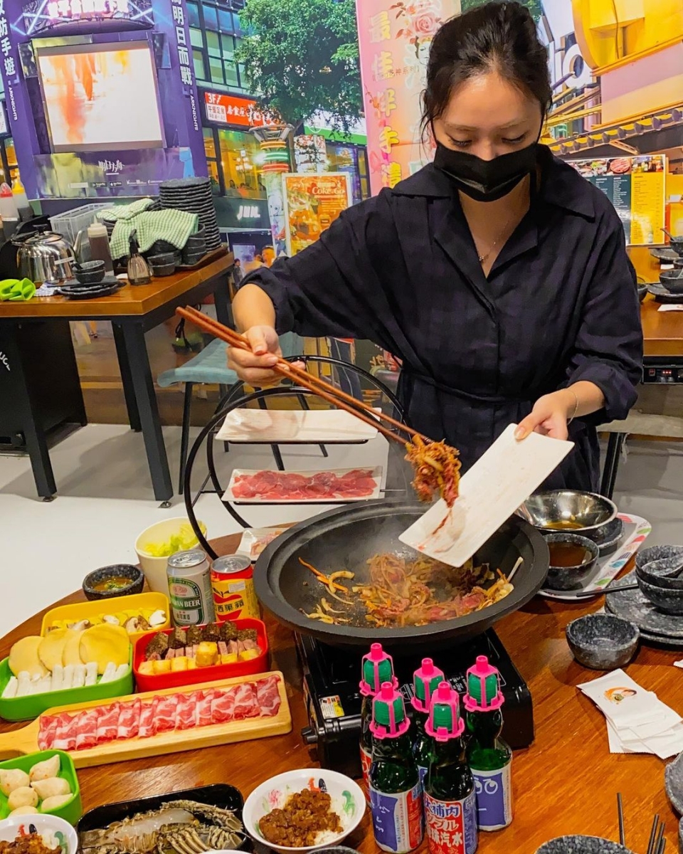 Stir frying at Feima Stone Hotpot