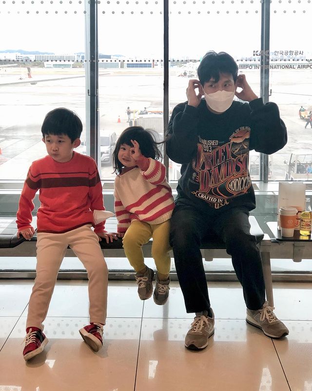 Bong Tae Gyu with his children
