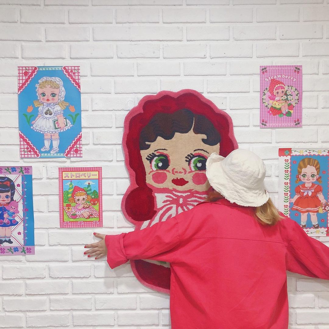 CraftBeast Handmade wall with dolls