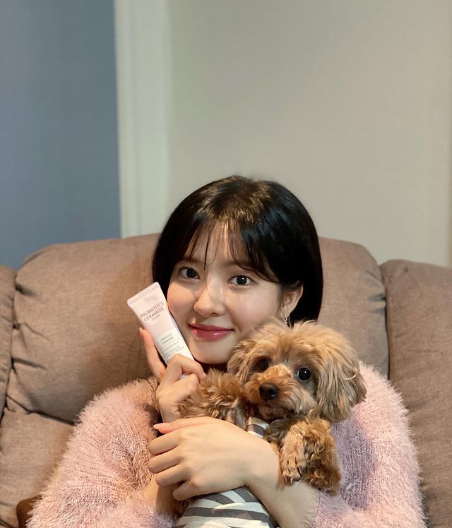 Jo Soo Min with puppy
