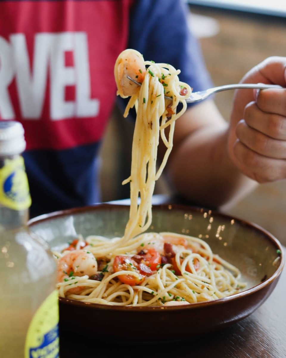 prawn aglio olio at bread yard