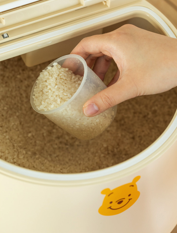 New 10x10 Winnie-The-Pooh Vacuum Rice Bucket & Food Containers Are ...
