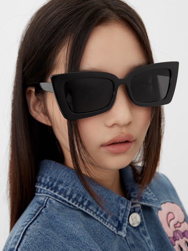 Pomelo x Esther Bunny Rectangular Cat Eye Frame Sunglasses in black