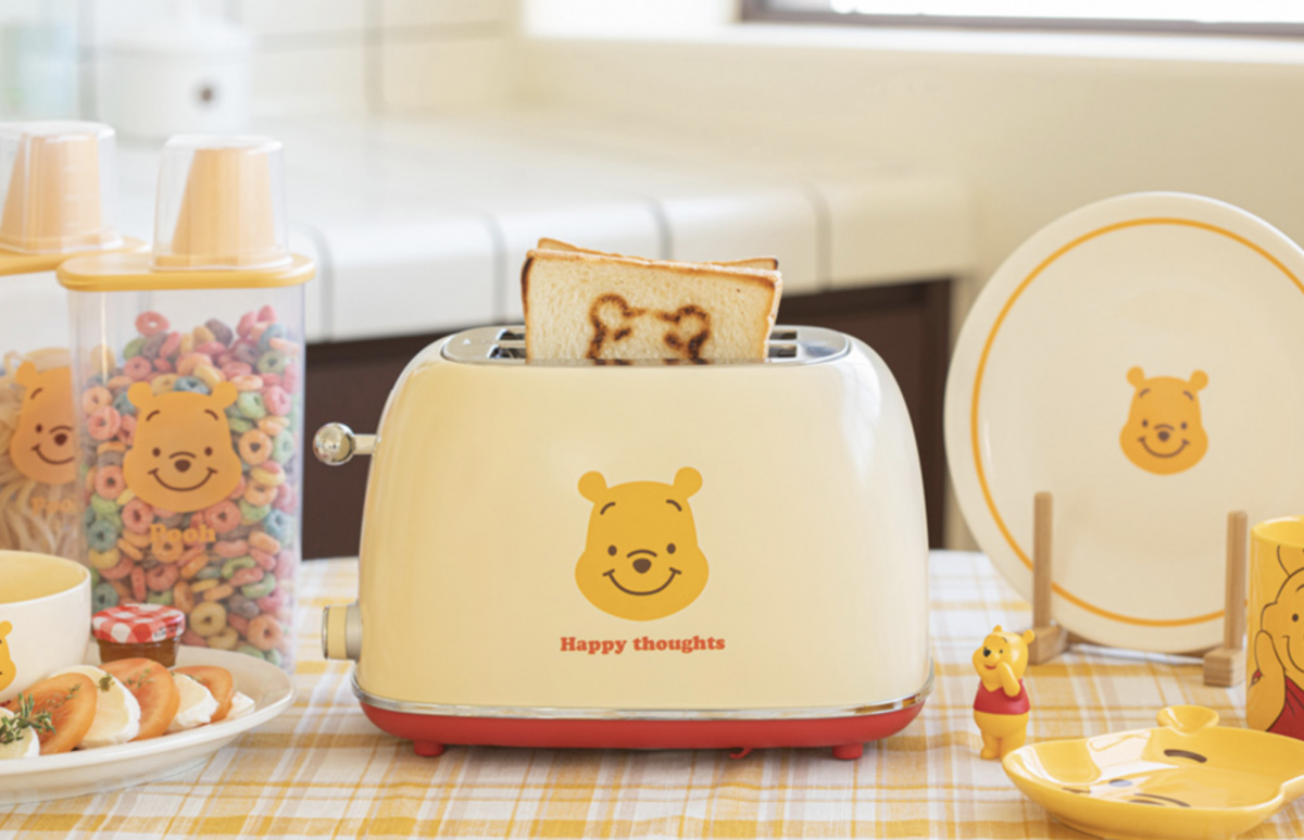 winnie the pooh toaster plate and containers