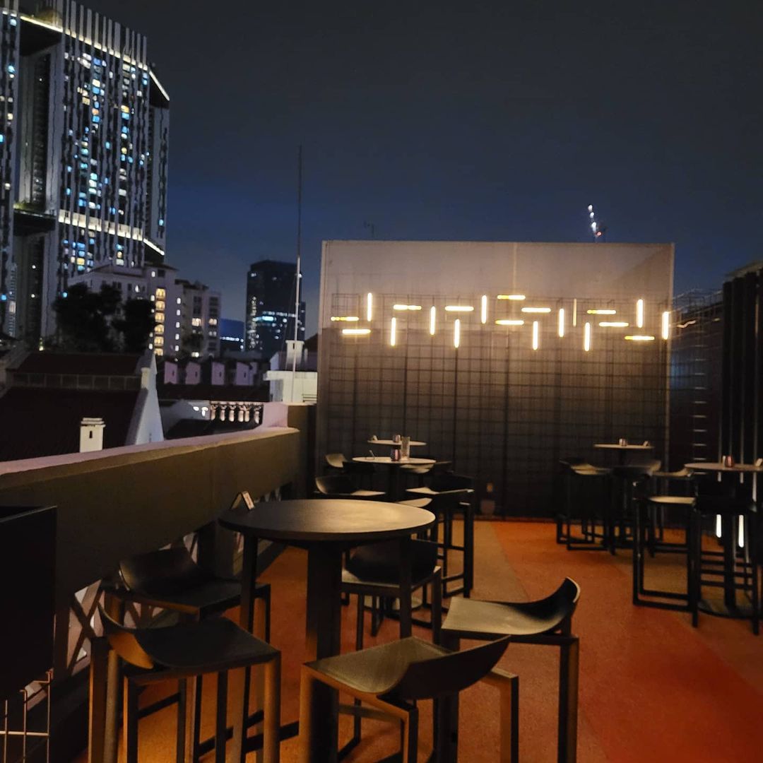 levant rooftop bar singapore at night