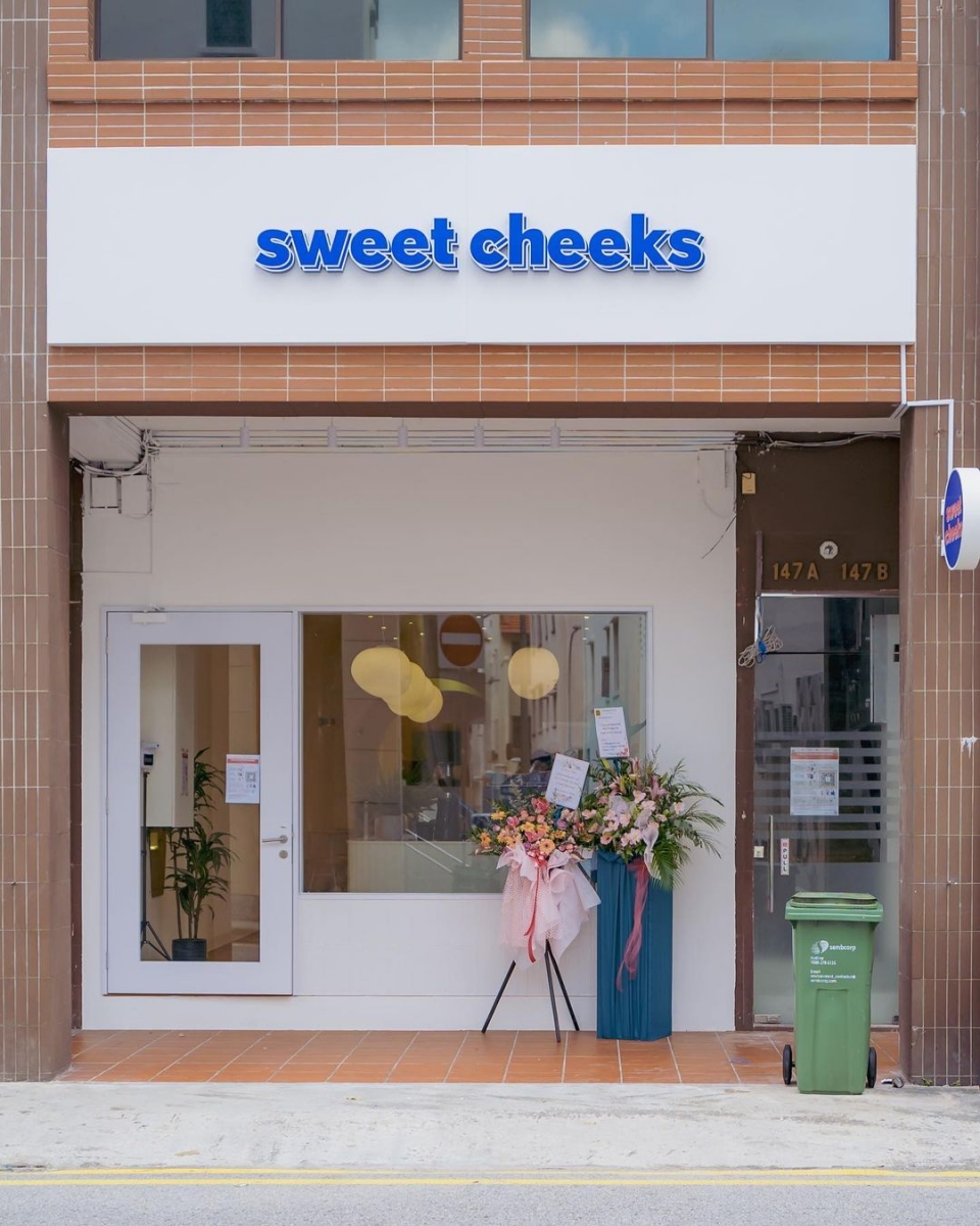 Sweet Cheeks outlet at Lavender