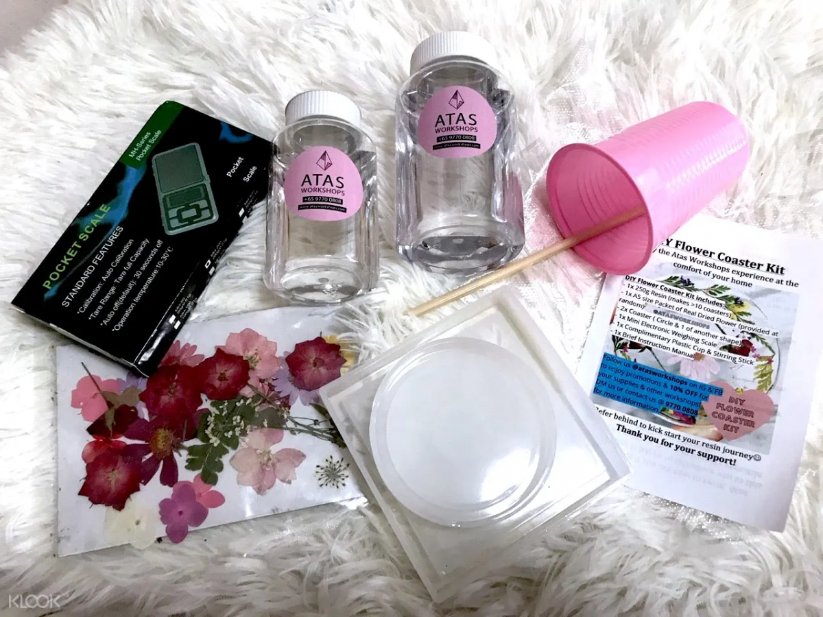 Floral resin coaster DIY kit