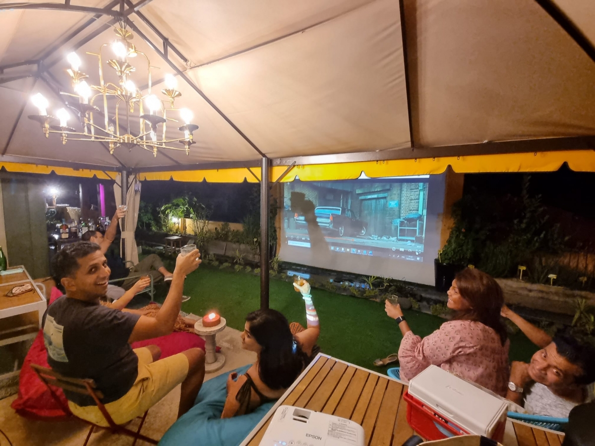 the sundowner rootop movie screening singapore
