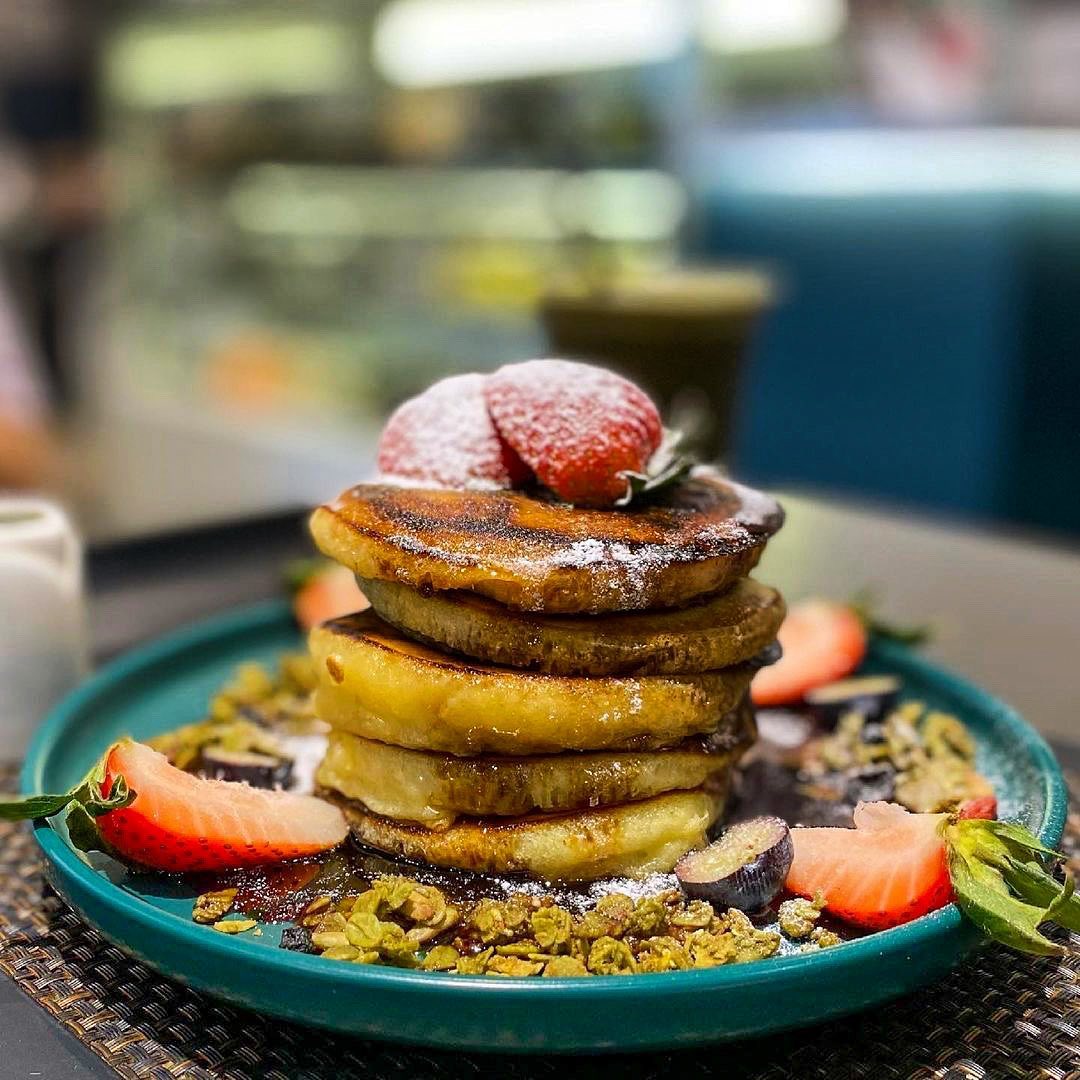 matchaya pancake with strawberry