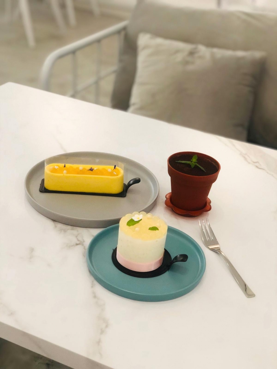 assorted cakes la vie singapore