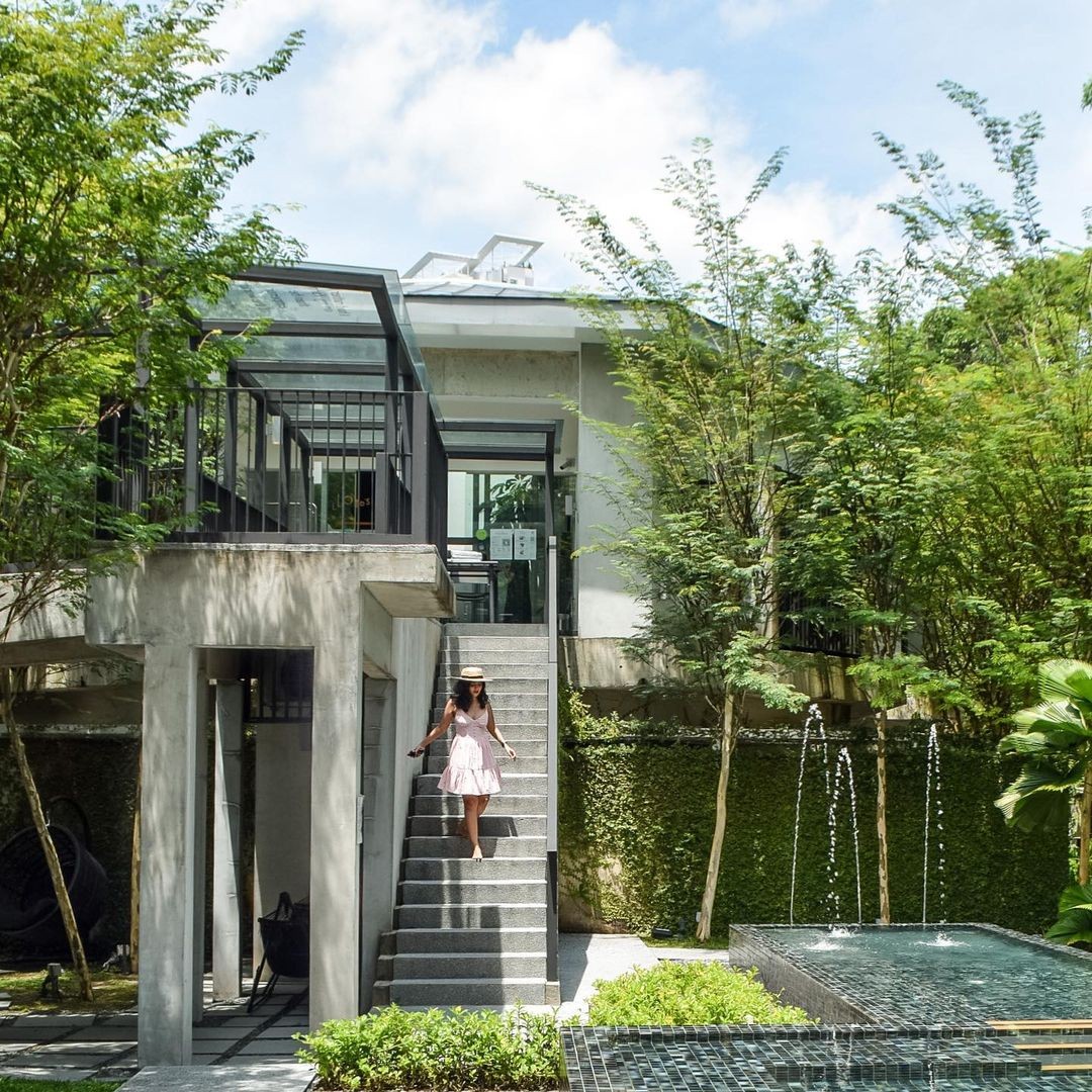 lloyds inn singapore minimalist hotel pool