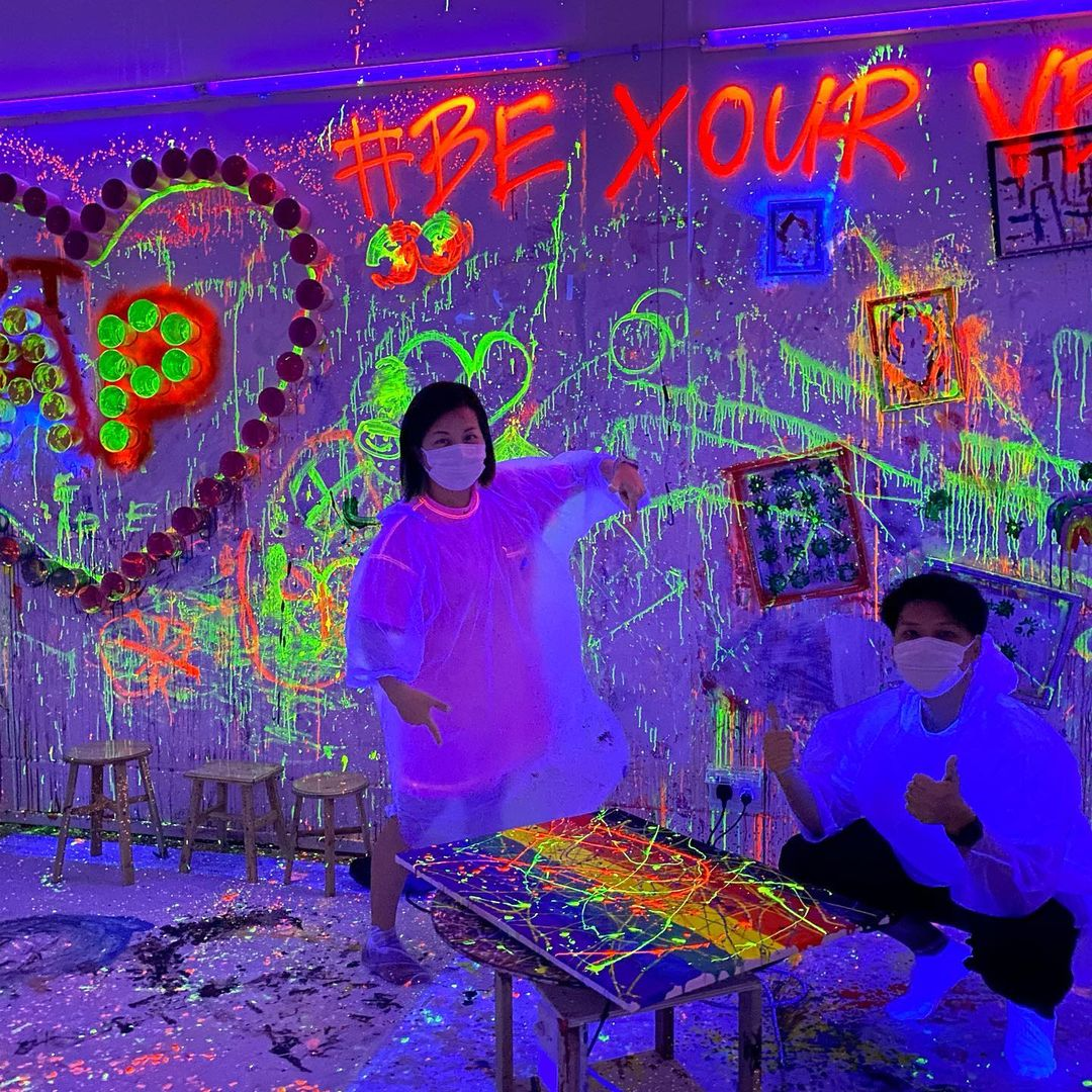 Neon art jamming Arty Party Singapore
