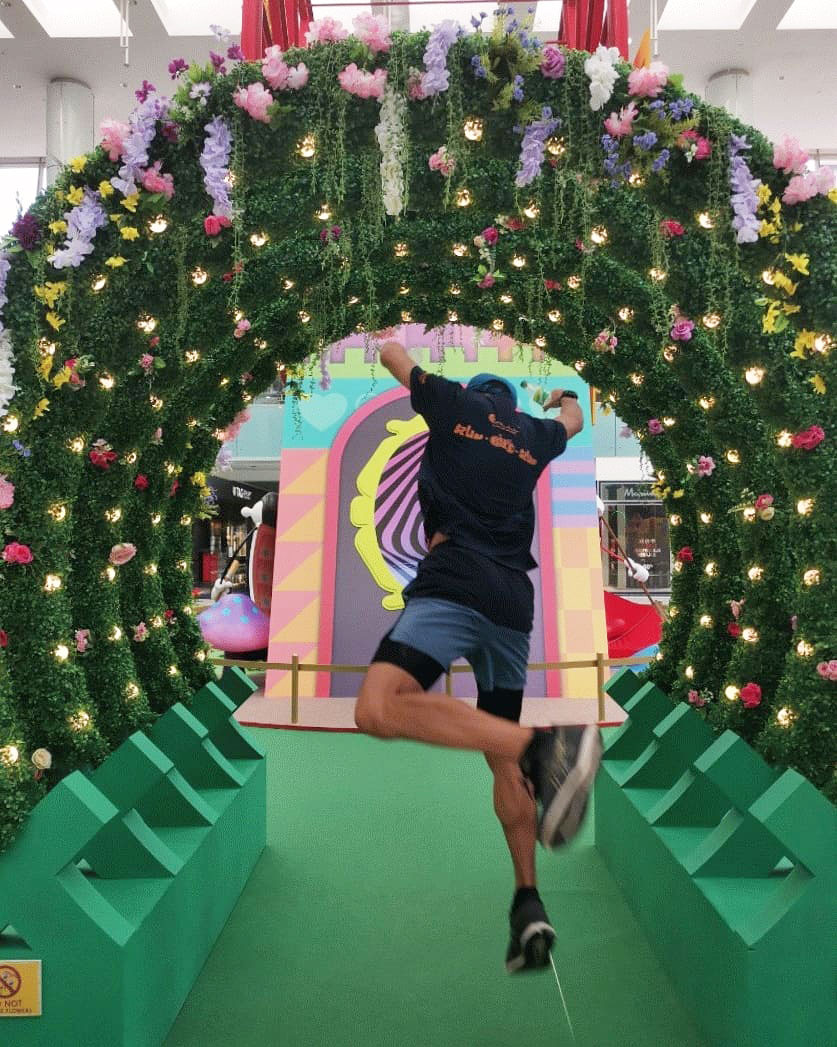 alice in wonderland marina square singapore