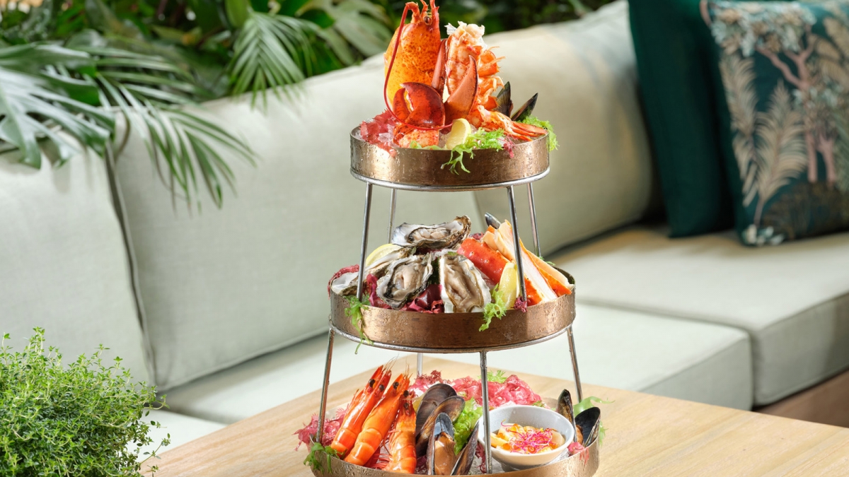 seafood tired stand at Garden@One-Ninety restaurant four seasons hotel singapore