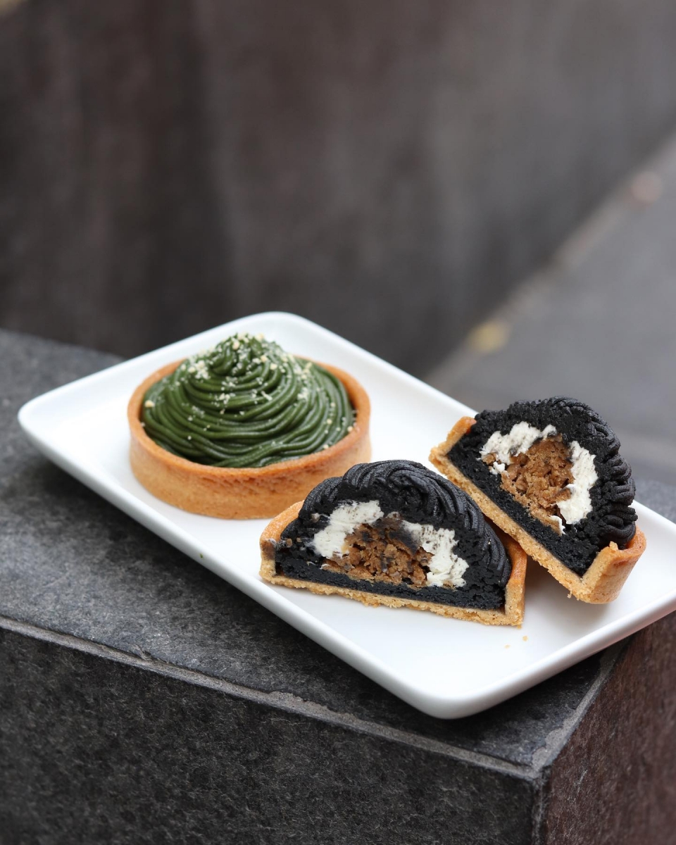 Matcha Mont Blanc and Goma Mont Noir at hvala cafe singapore