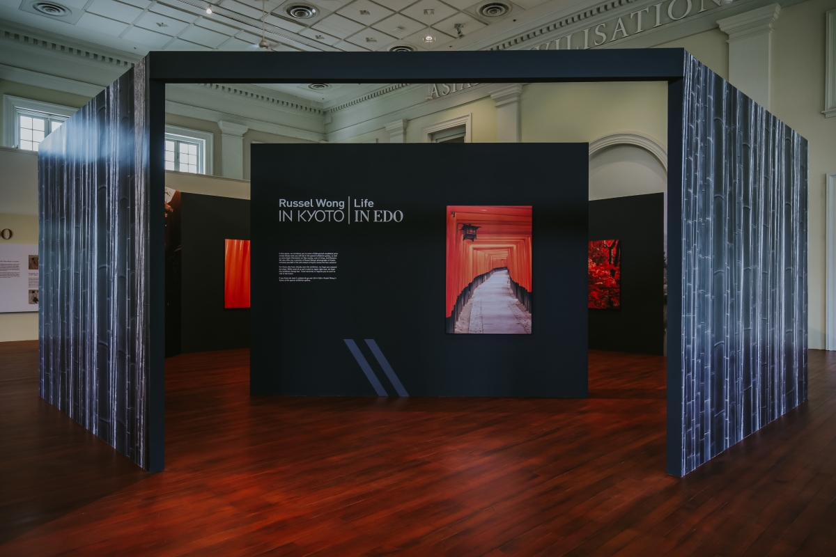 Installation at Shaw Foyer for Life in Edo | Russel Wong in Kyoto. Image courtesy of Asian Civilisations Museum