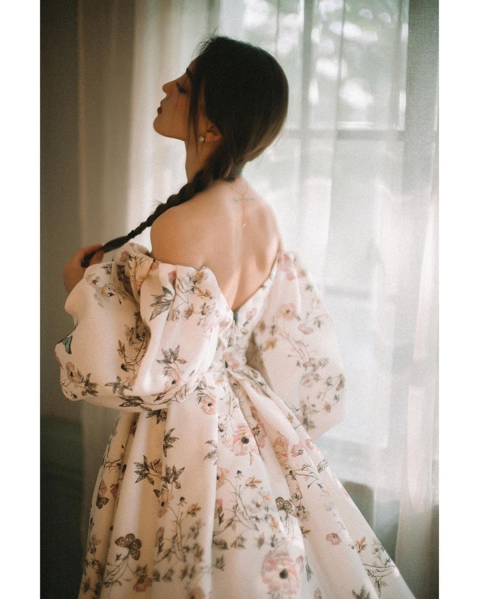 Monique Lhuiller floral gown with puffed sleeves and long train