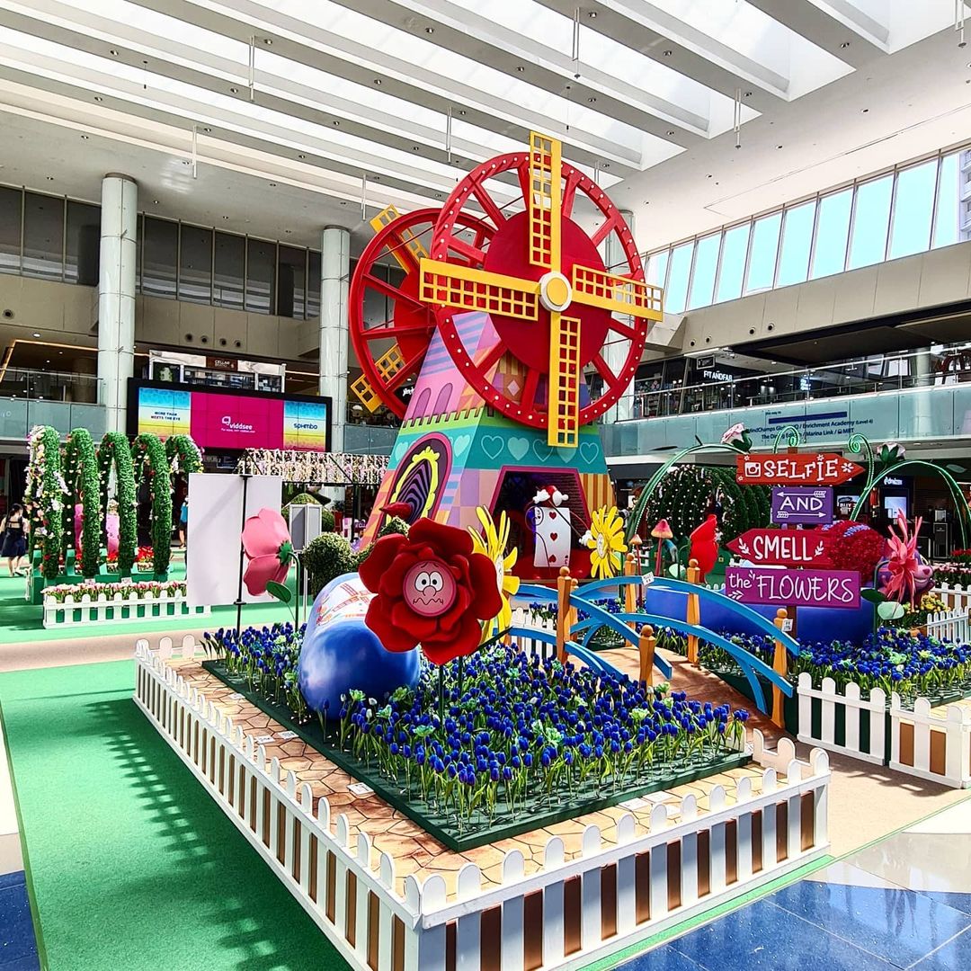 alice in wonderland marina square singapore