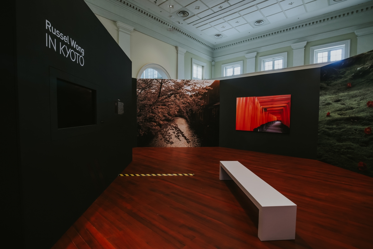 Installation at Shaw Foyer for Life in Edo | Russel Wong in Kyoto. Image courtesy of Asian Civilisations Museum