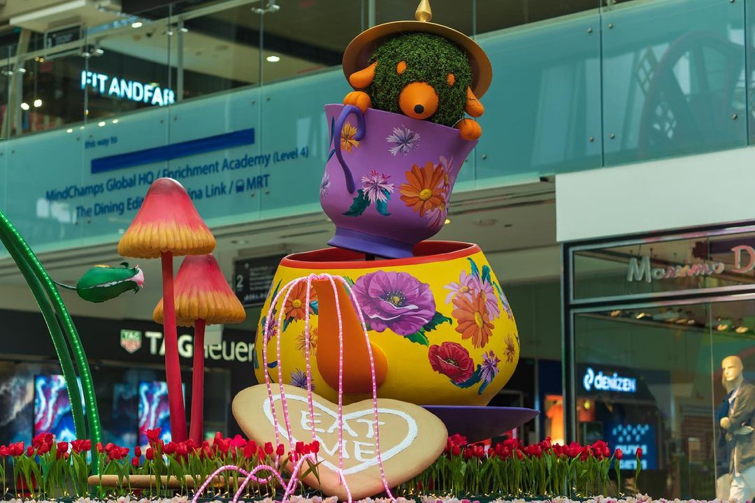 teapot and eat me cookie at alice in wonderland marina square singapore