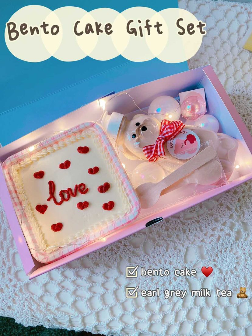 @yoyosummer_sg bento cake with milk tea set and fairy lights