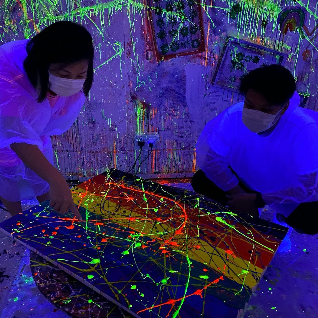 Neon art jamming Arty Party Singapore