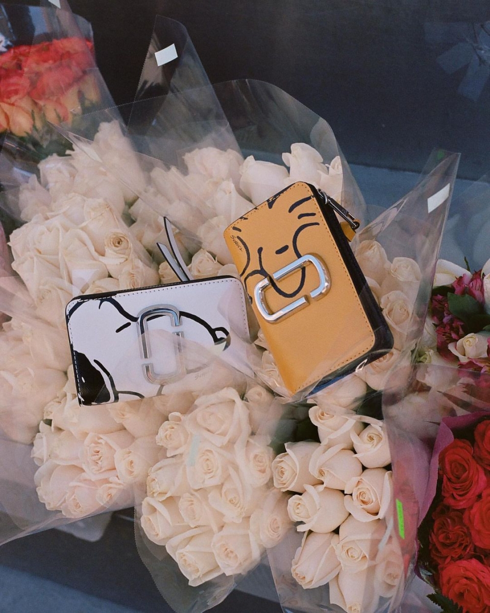 Marc Jacobs x Peanuts snoopy The Snapshot Peanuts compact wallet singapore