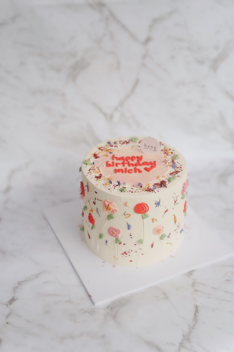 Hana Patisserie floral cake and cake flavours