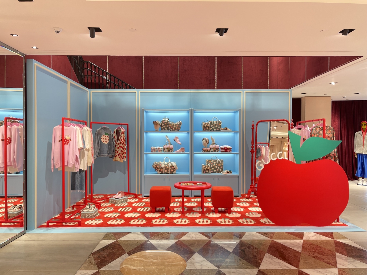 gucci les pomme apple pop up paragon singapore