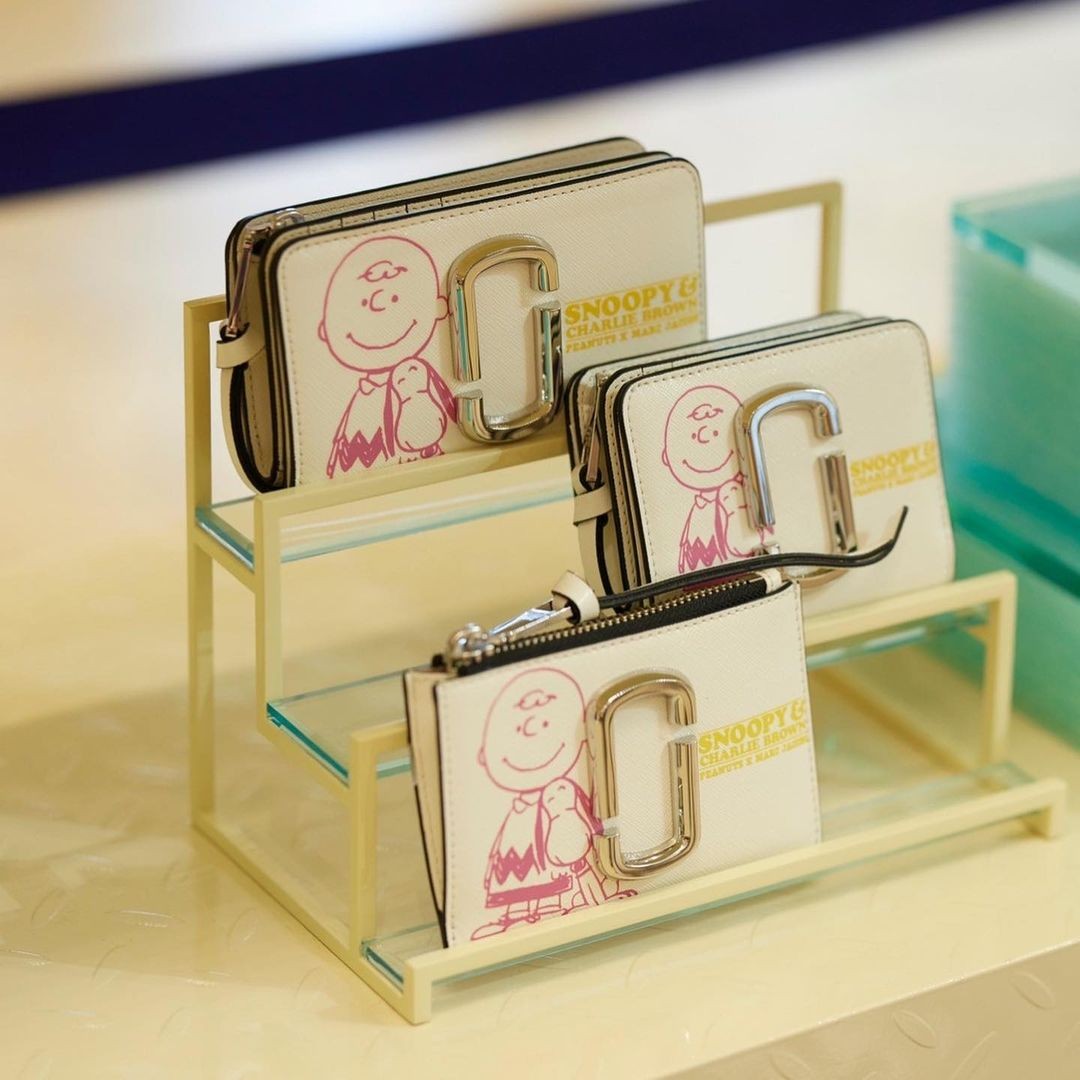 Marc Jacobs x Peanuts snoopy 2021 singapore white wallet charlie brown print