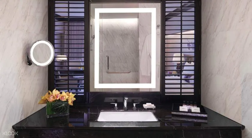 Fairmont Hotel Singapore 1-for-1