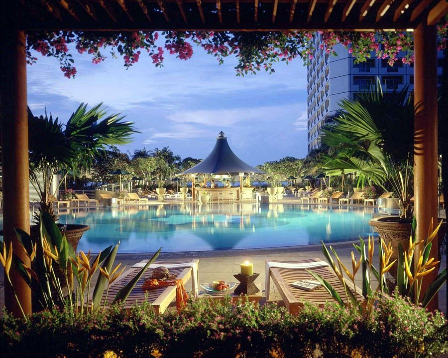 Fairmont Hotel Singapore 1-for-1