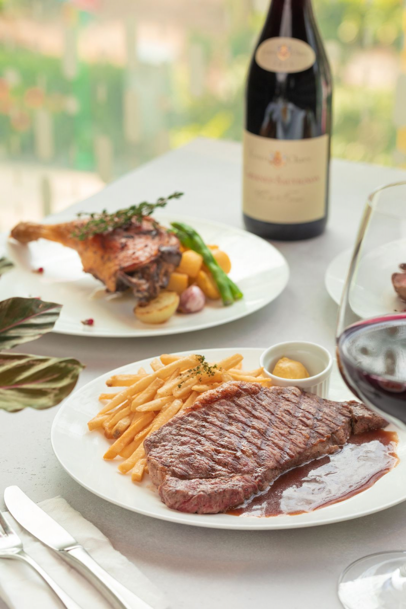 Cafe Aux Bacchanales Singapore