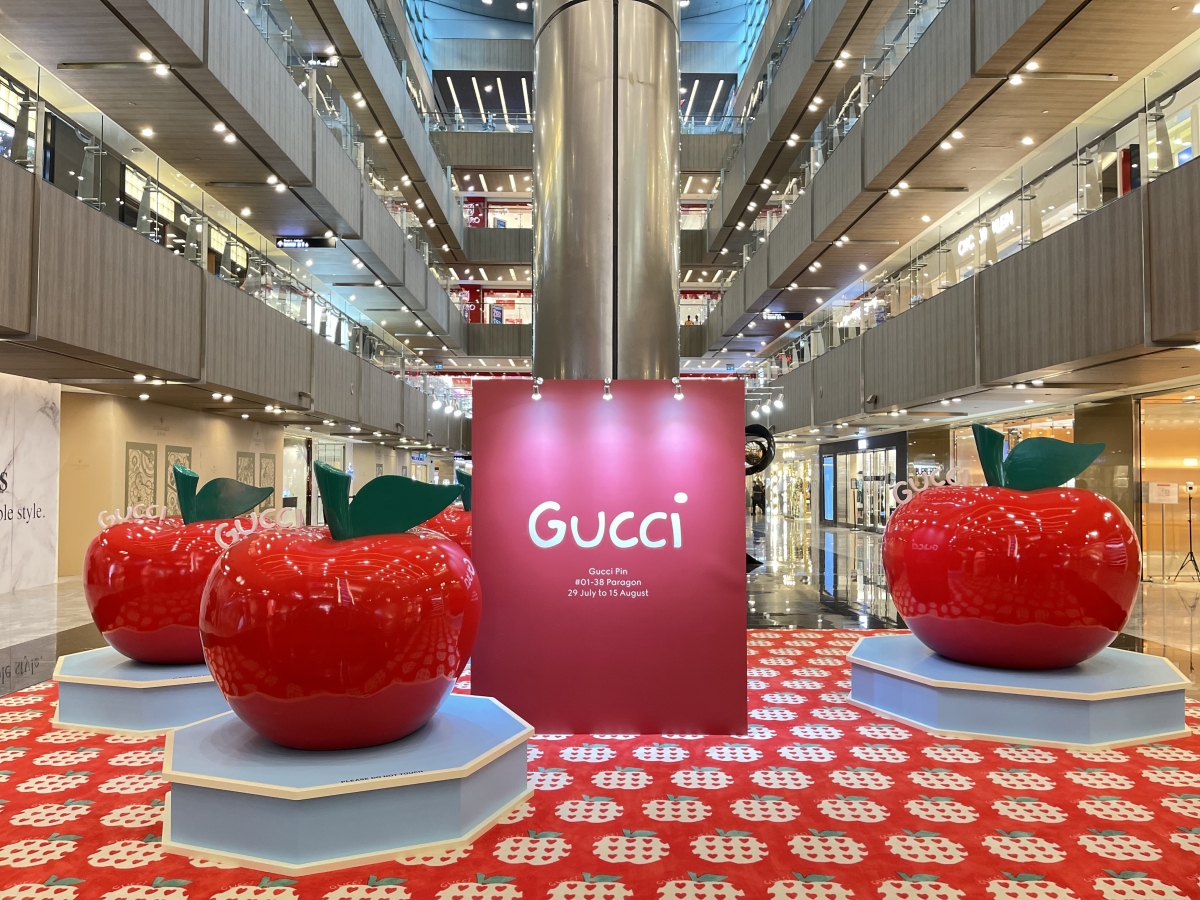 gucci les pomme apple pop up paragon installation singapore