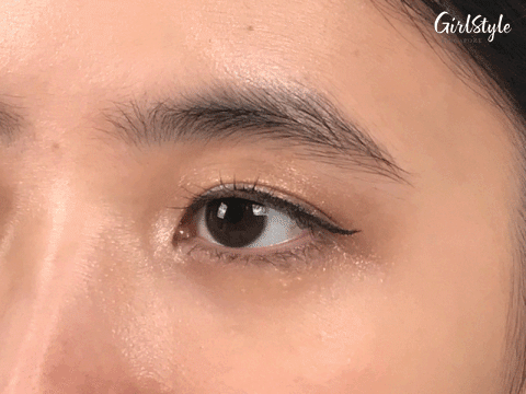 removing eye makeup with bifesta micellar cleansing water