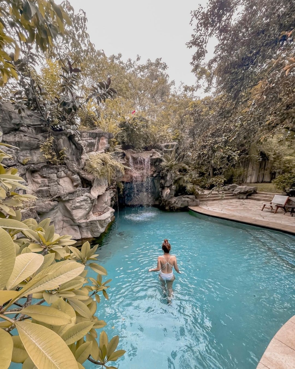 Sofitel Singapore Sentosa Resort & Spa float pool with waterfall sheena phua