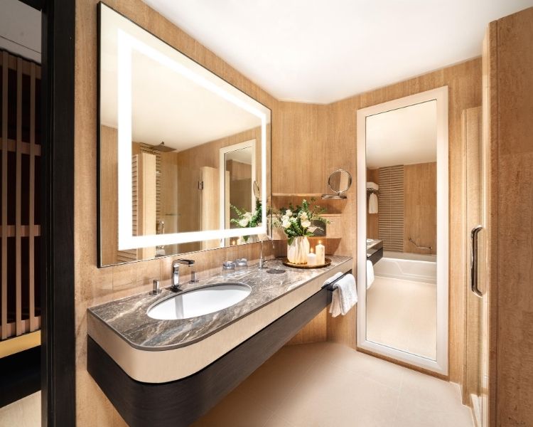 parkroyal collectoin marina bay hotel singapore urban room bathroom
