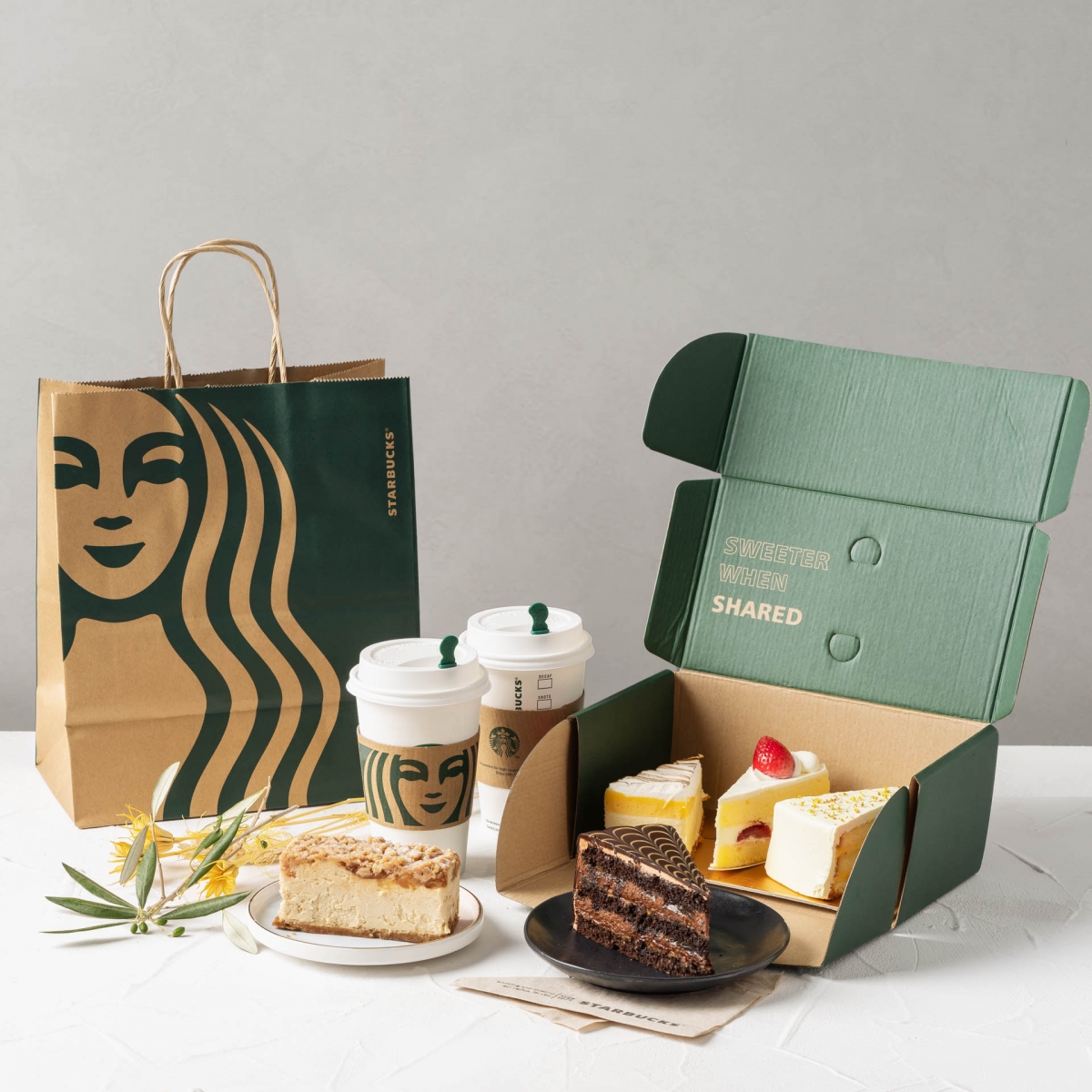 starbucks singapore autumn 2021 cakes and drinks in takeaway boxes