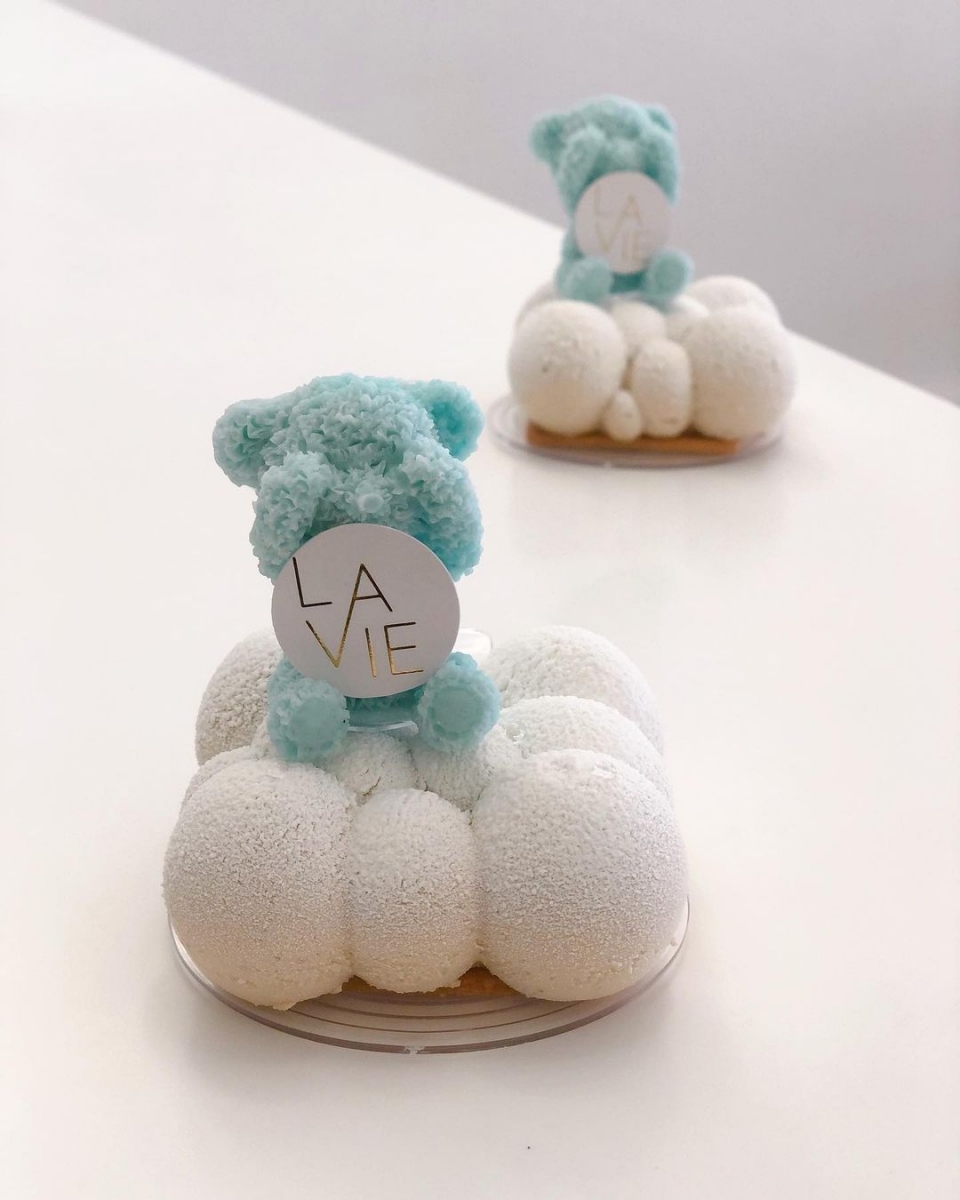 blue Bear On Cloud Cake At La Vie Dessert Cafe In Singapore