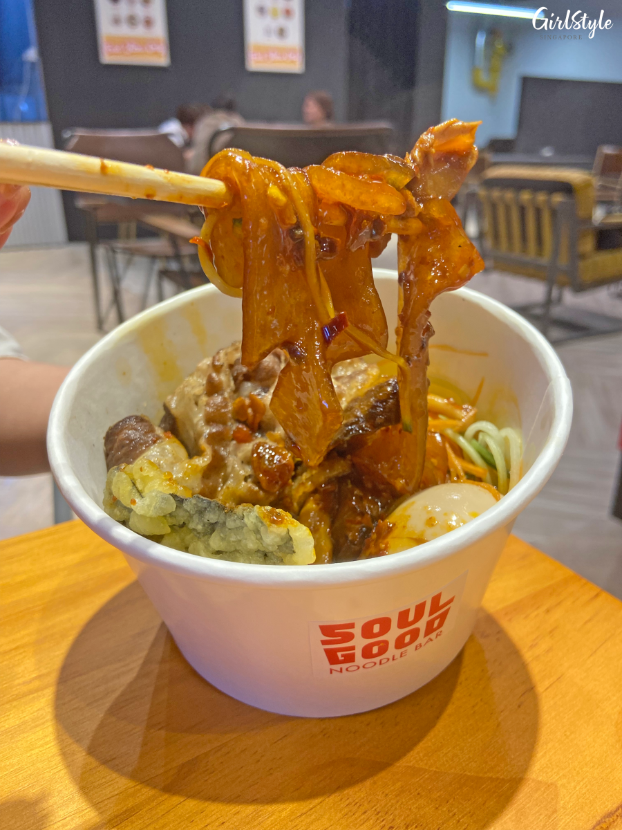 eatbox 2021 soul good noodle bar spicy shoyu garlic potato noodles