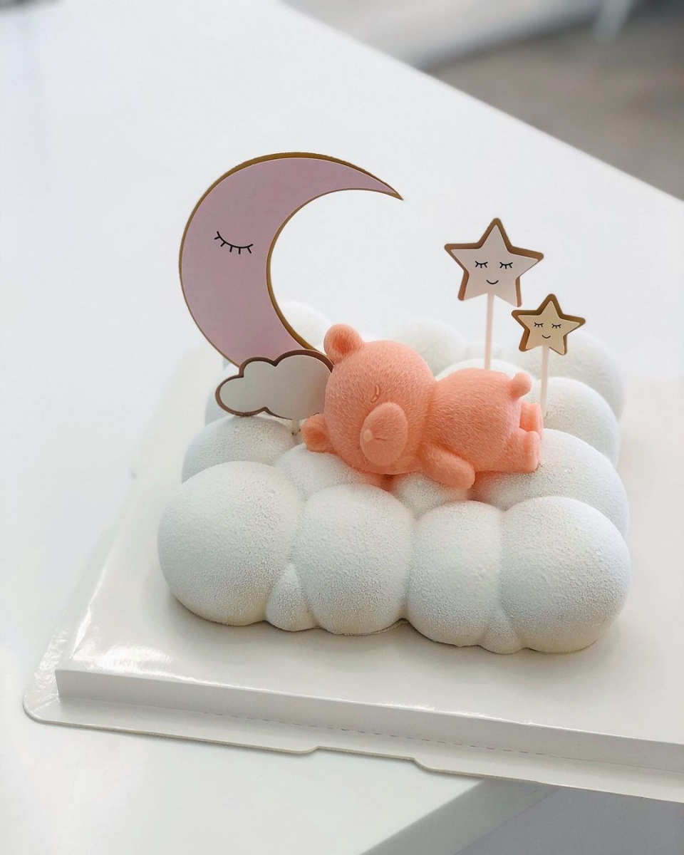 pink sleeping Bear On Cloud Cake At La Vie Dessert Cafe In Singapore