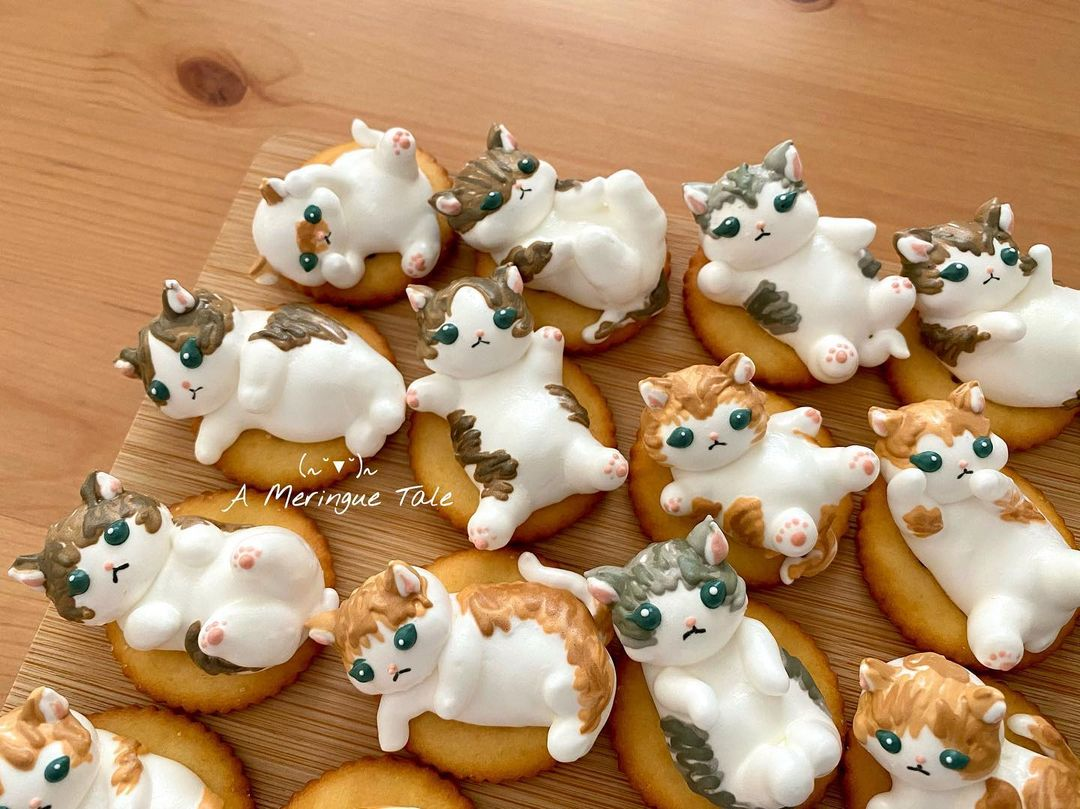 Paws Claws Cat Cafe Kitty Meringue Biscuit