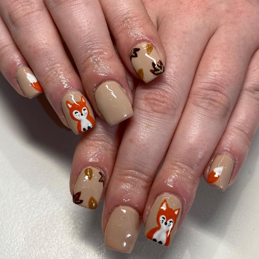 fox and maple leaves nail art